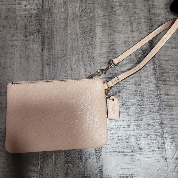 NWOT COACH  Crossgrain Leather Corner Zip Wristlet Wallet Nude Pink $75